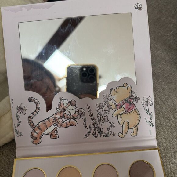 Disney Winnie The Pooh & Friends 16 Color Eyeshadow Palette With Mirror - Picture 3 of 4